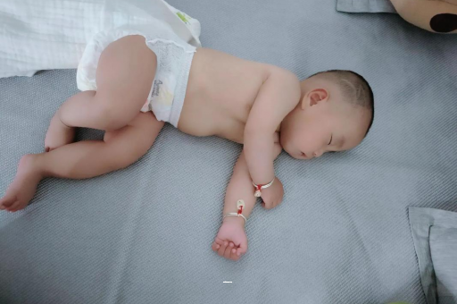 当阳宝宝总是摇头怎么回事